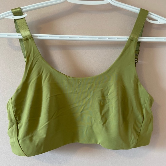 Matching shirt and sports bra set - Picture 3 of 3